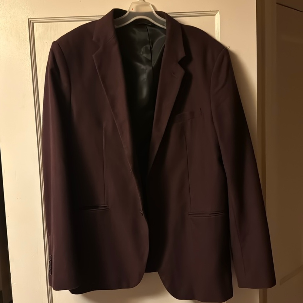 Banana republic sportscoat. Rich maroon color.